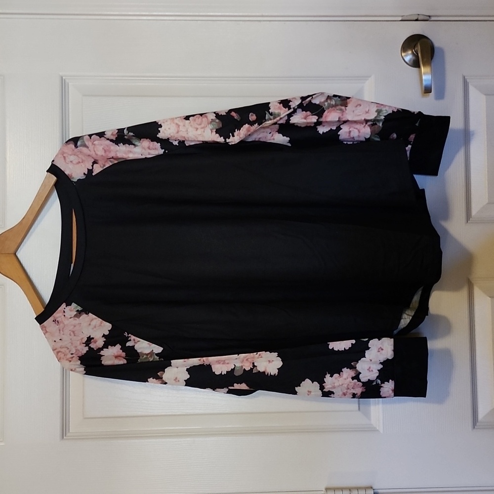 Tshirt with long floral print sleeves